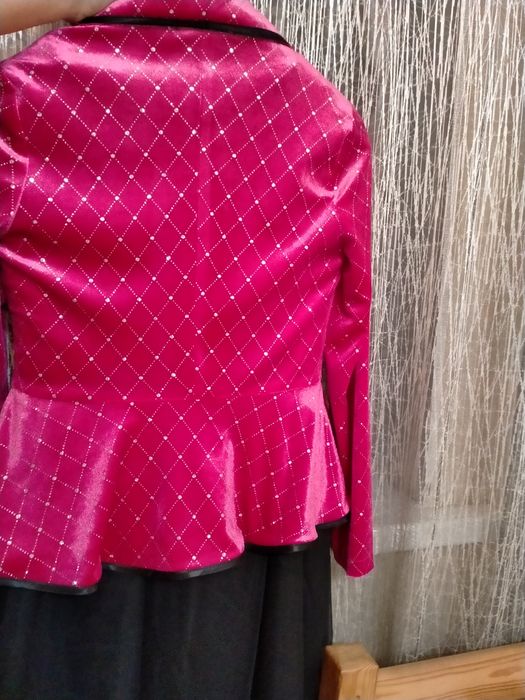 Двойка. Яркий верх и юбка