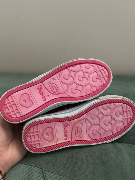 Нови кецове за момиче Skechers