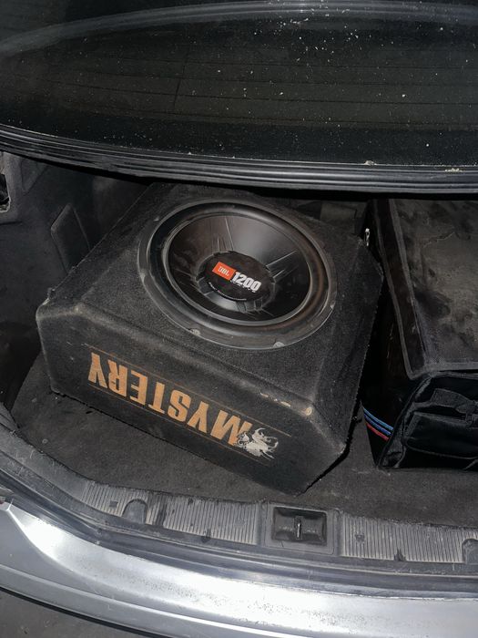 Сабвуфер 12 JBL голова новая, нужно заменить усилитель