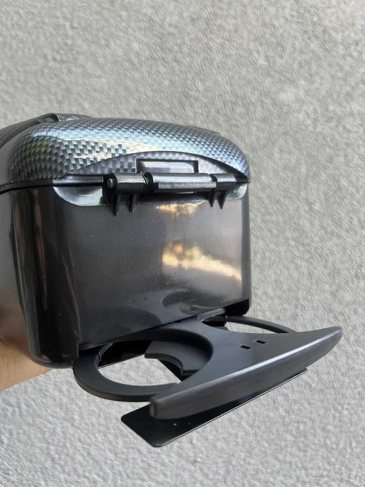 Подлакътник за автомобили универсален черен с карбон +място за напитка