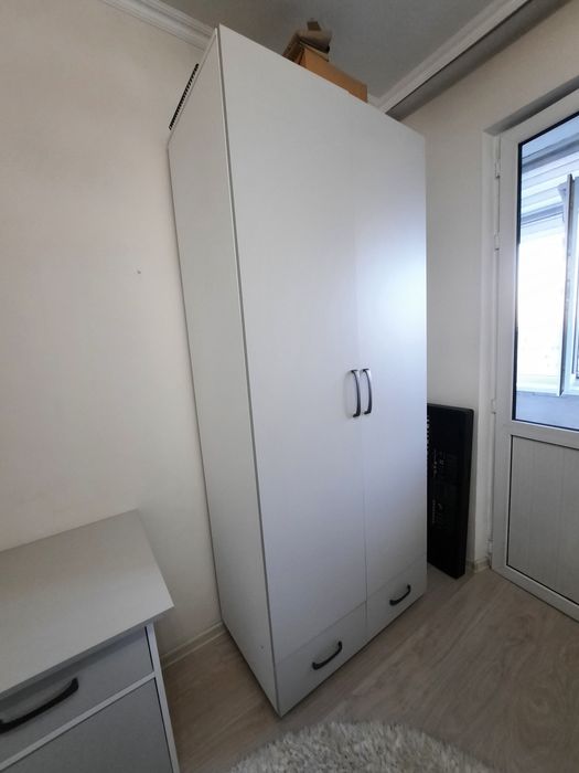 Шкаф и компьютерный стол