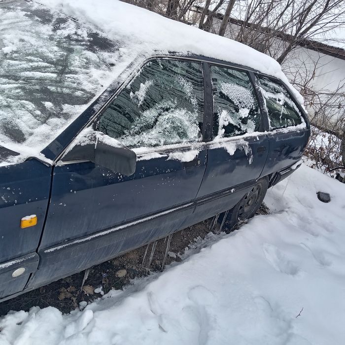 Ауди A6 универсал 2.3 1989