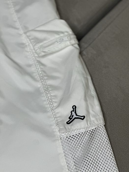 Дамски бели карго панталони Nike Jordan