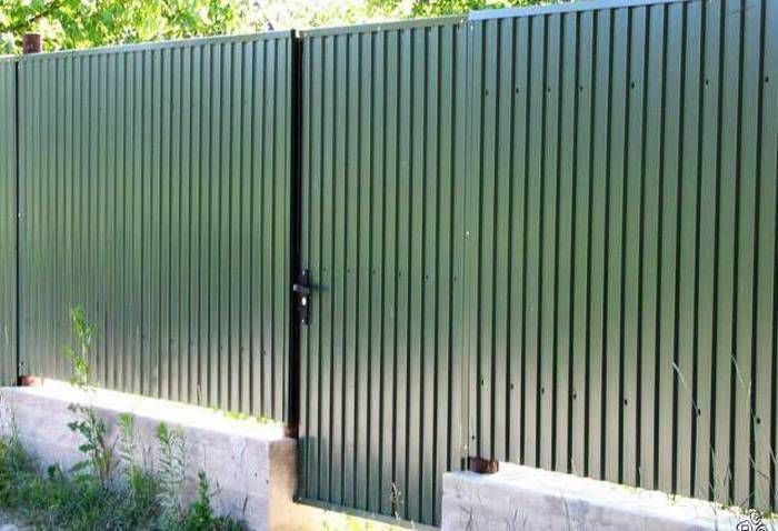 Garduri si porți stil jaluzea, sipca metalica, tabla cutata