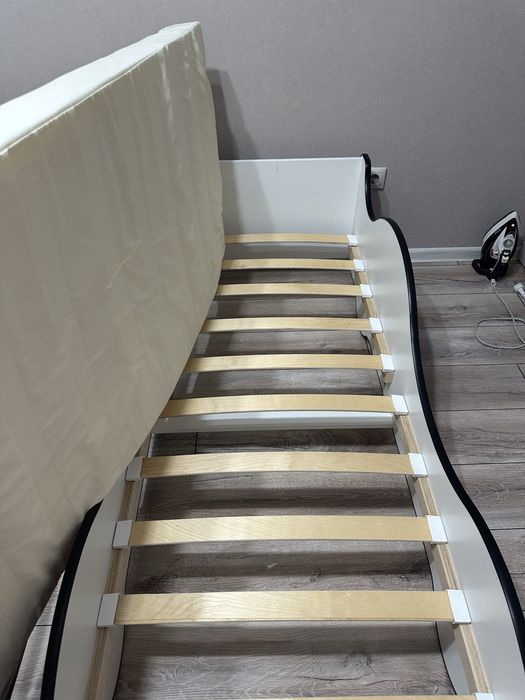 Детская кровать машинка