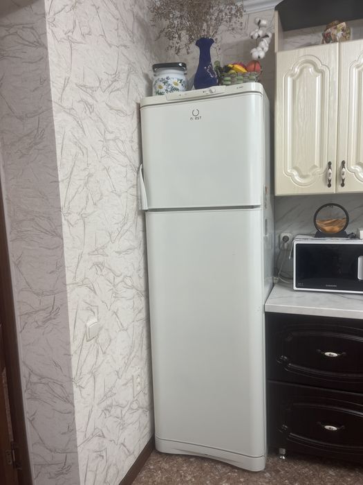 Холодильник Indesit
