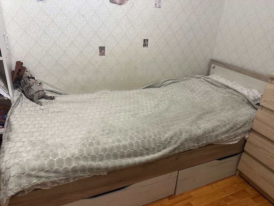 Продам кровать с матрасом