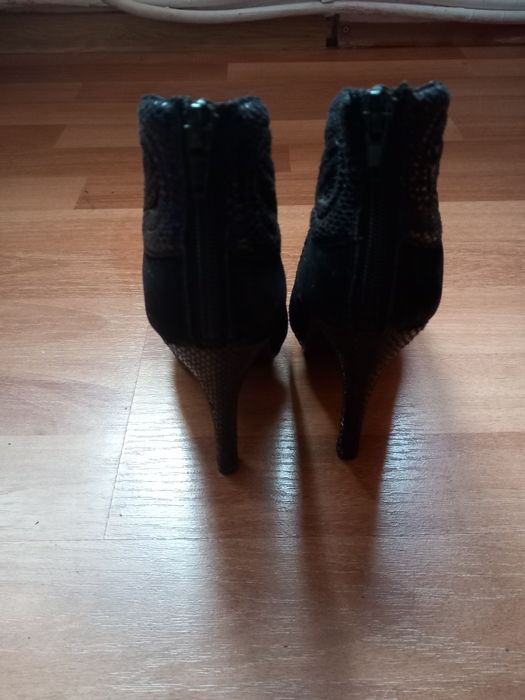 Botine negre nr35în conditi  f bună