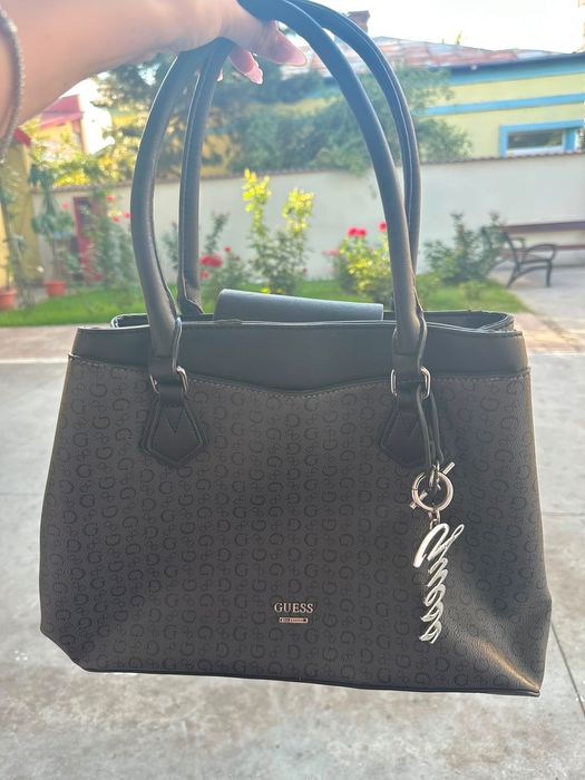 Geanta de mana Guess