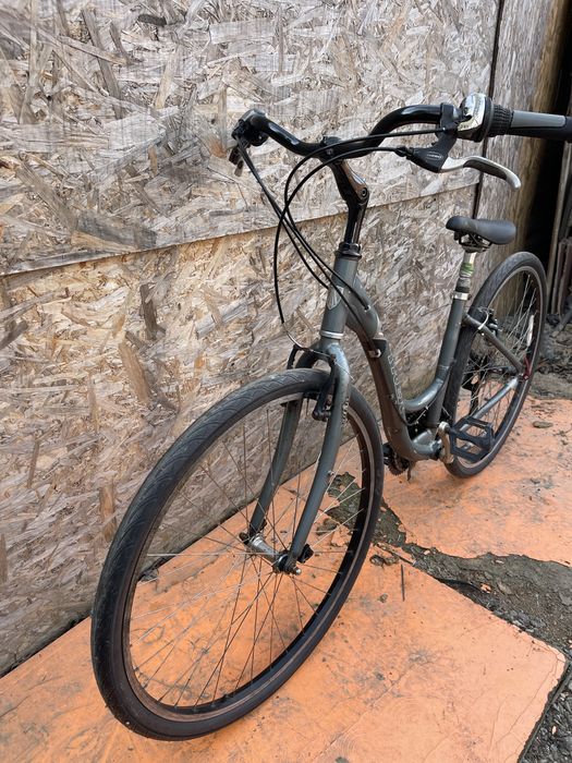Bicicleta cadru dama trek t30  cadru aluminiu roti 28”