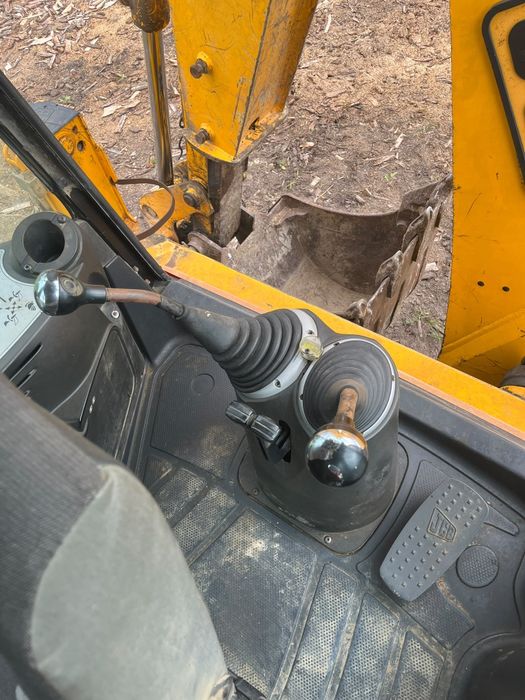 Buldoexcavator JCB 2006