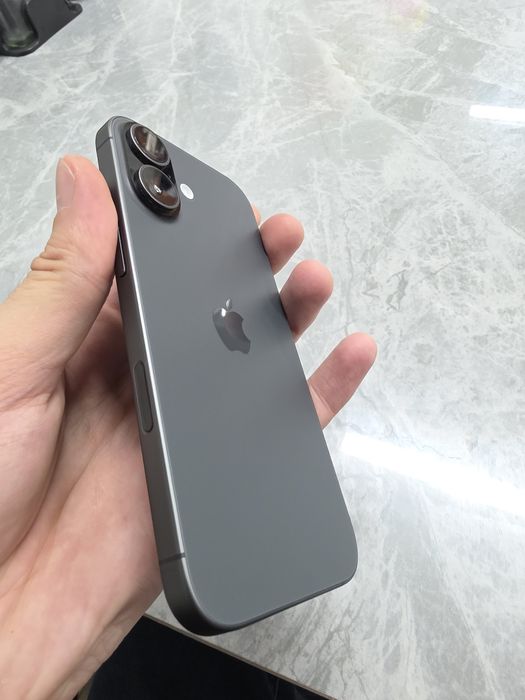 iPhone 17 почти новый. Без царапин.