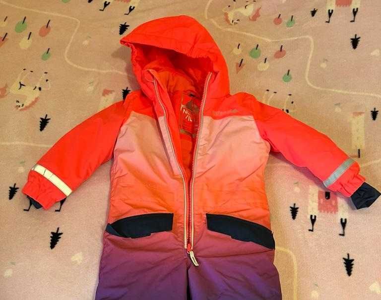 Costum de schi cu gluga