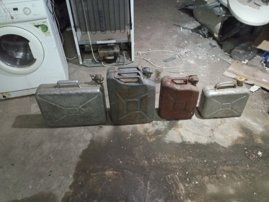 Канистра канистры разные