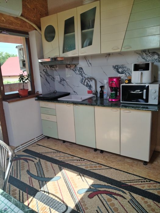 Închiriez apartament doua camere, la vila cu curte, in Dumbrava-Rosie.