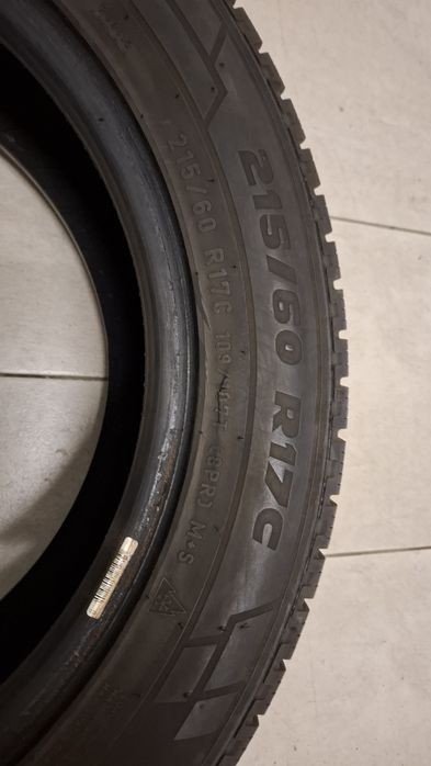 Зимна бусова гума  Pirelli 215 60 17C