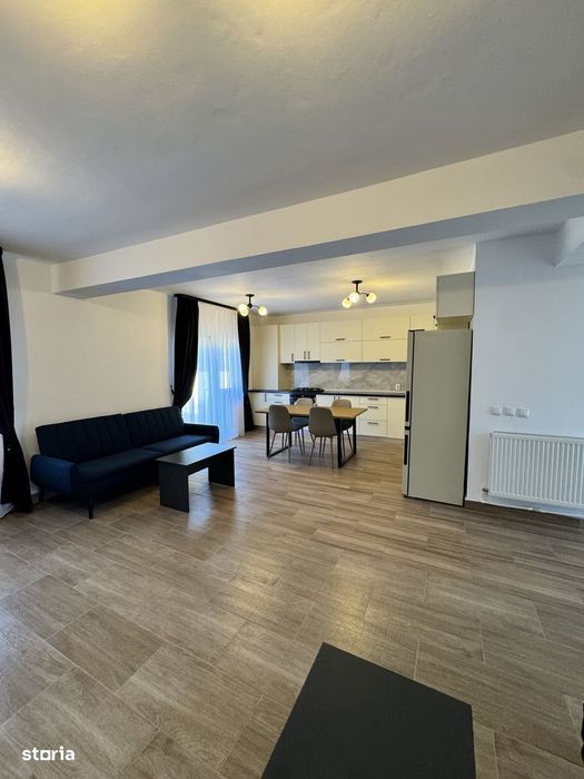 Casă cu 4 camere de închiriat în suburbie