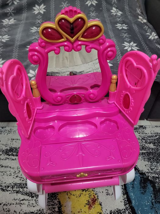 Masa înfrumusețare cu pian