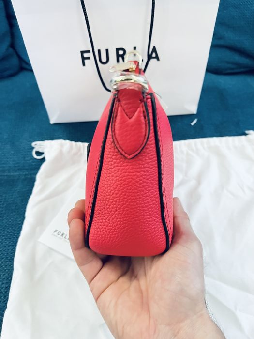 Furla Atena в три цвята. Черна,червена и бежова.100%ориг,сериен номер