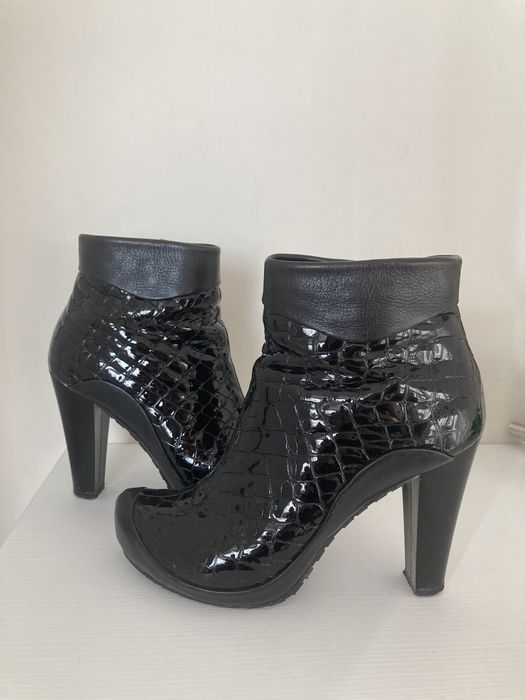 Лачени боти с ток