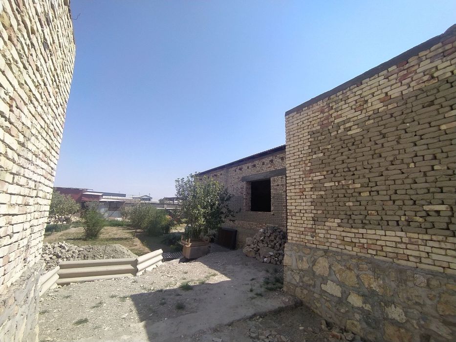 Uchastka joy srochna sotiladi.