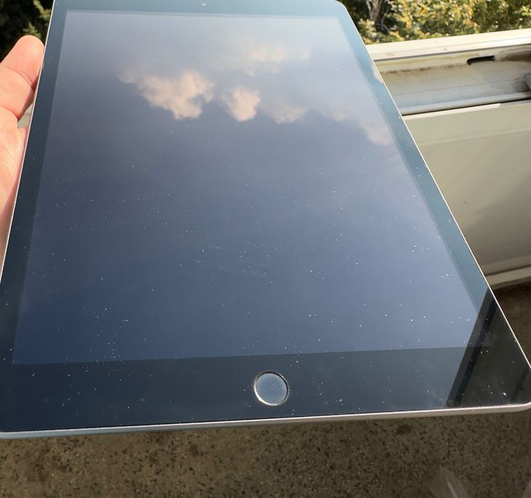 Apple iPad 8th Gen (A2270), 10.2" 32GB