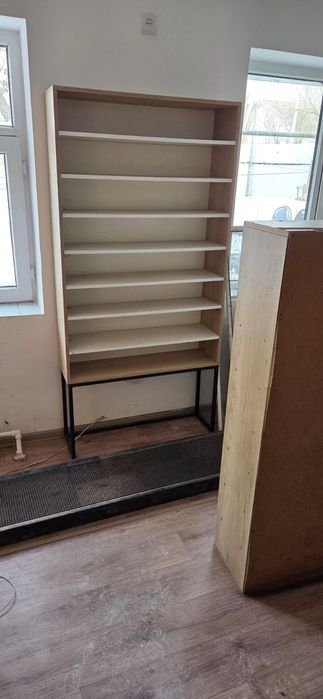 Стеллажи в отличном состояние