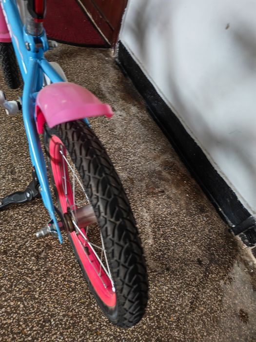 Bicicleta copii de la 4  la 7 ani.