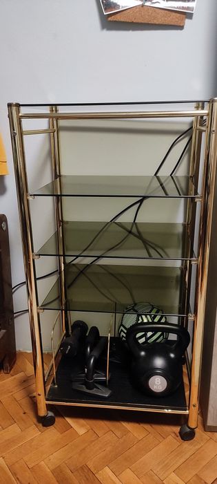 Стъклена етажерка с колелца