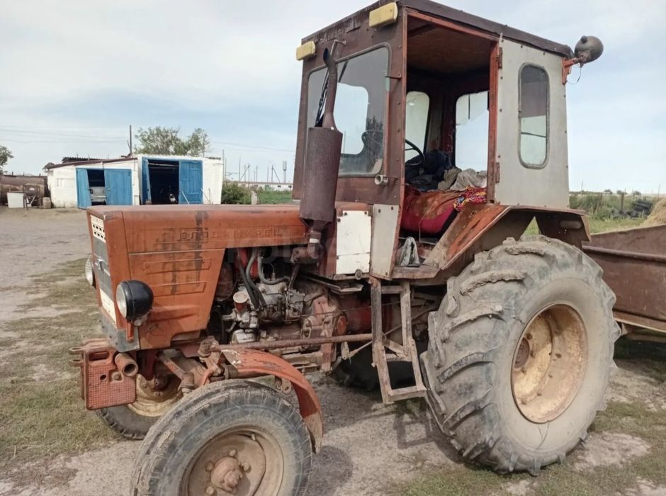 Трактор Т-25. С снеготолкателем
