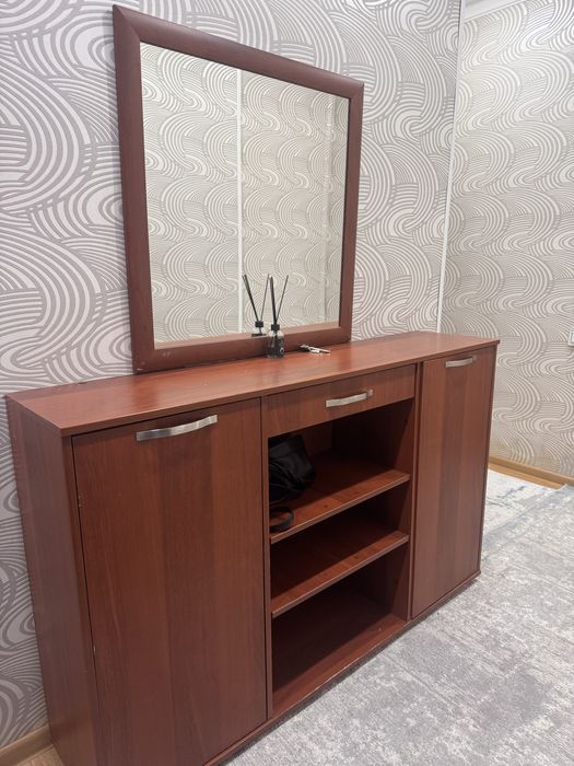 Комод с зеркалом