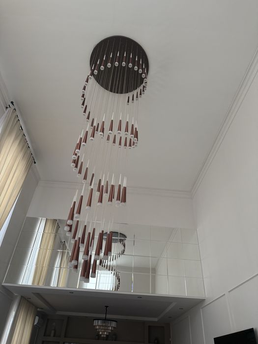 Люстра большая длинная