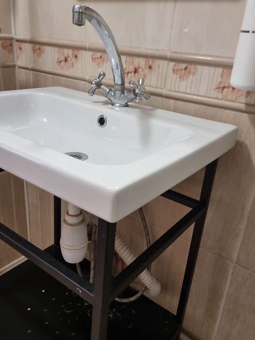 Раковина с тумбой в ванну