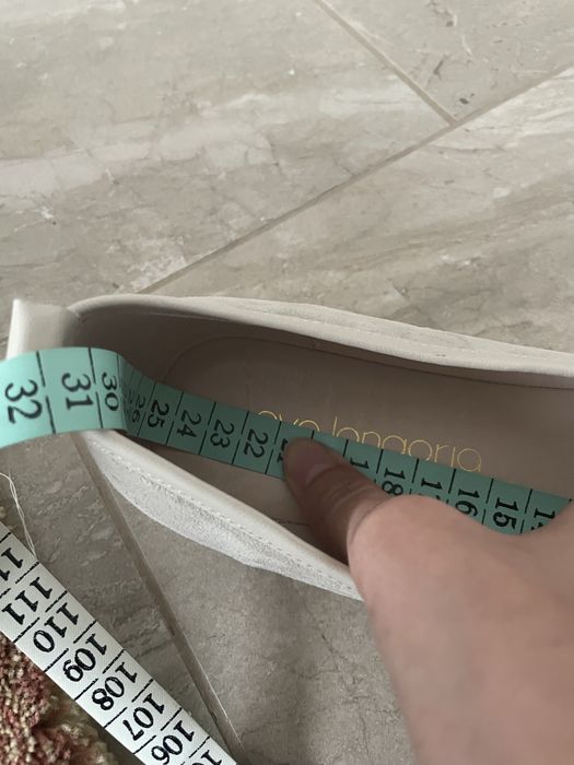 Чисто нови Бежови обувки тип пантофка Eva Longoria 39