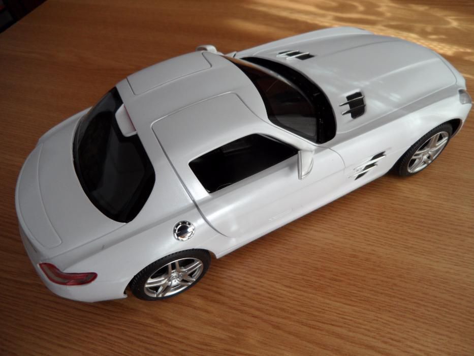Masinuta de Colectie 1:14 Mercedes SLS AMG