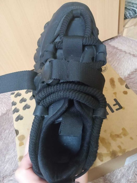 Кроссовки детские 37 размер б/у