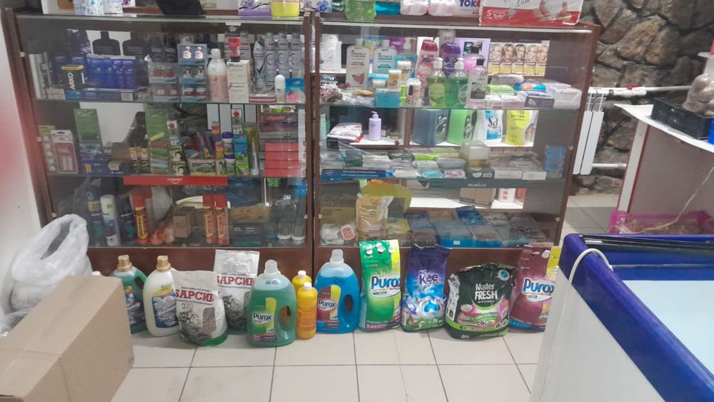 В продаже витрины