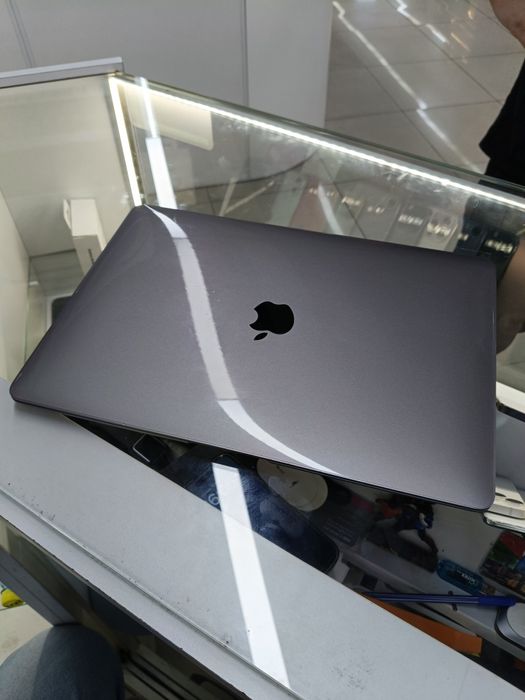 Срочно MacBook Air 2020