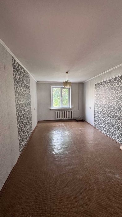 Продам 5-ти комн кв. район Вектора.