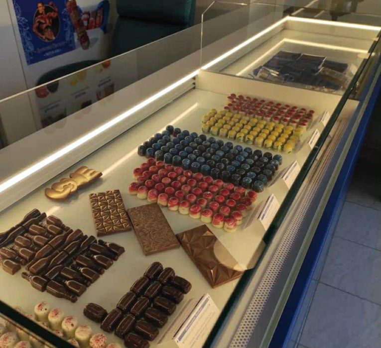 Продава се напълно функциониращ бизнес - шоколатиерия.