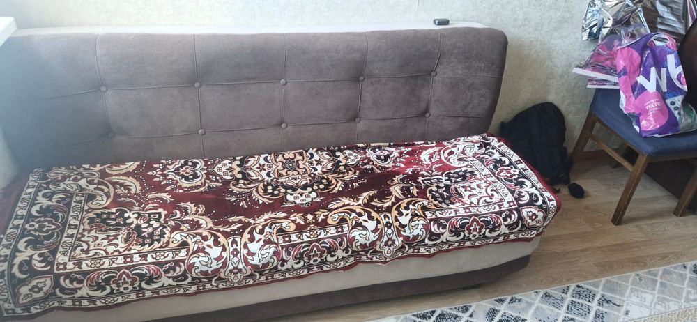 Продам 2 дивана и стол кухонный