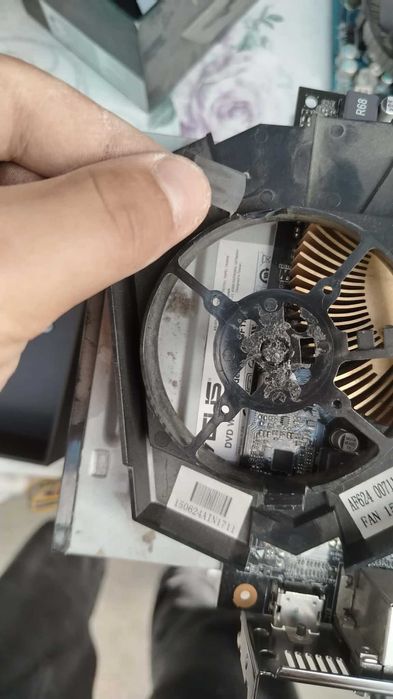 placa video gtx 750 ti functionala dar ventilatorul de racire este defect