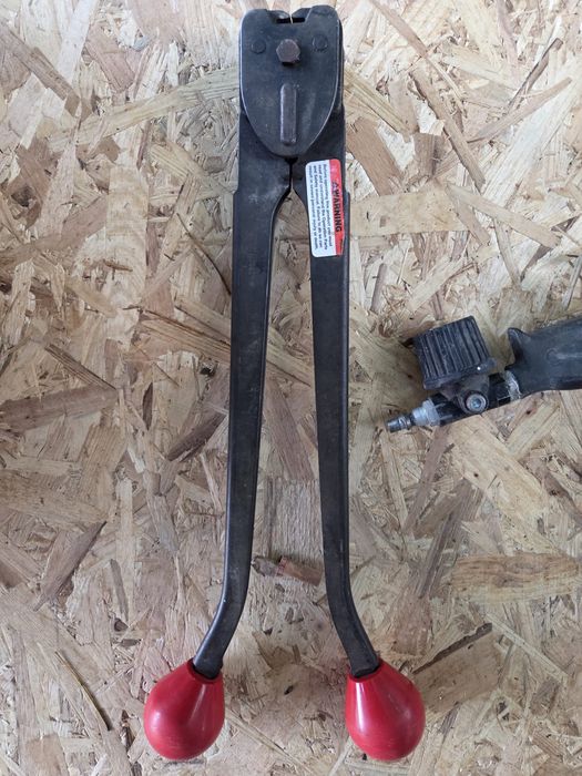 Pistol de  etanșare pneumatic si capsator manual