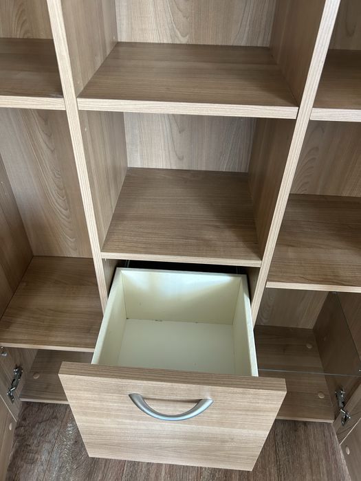 Dulap living cu vitrina