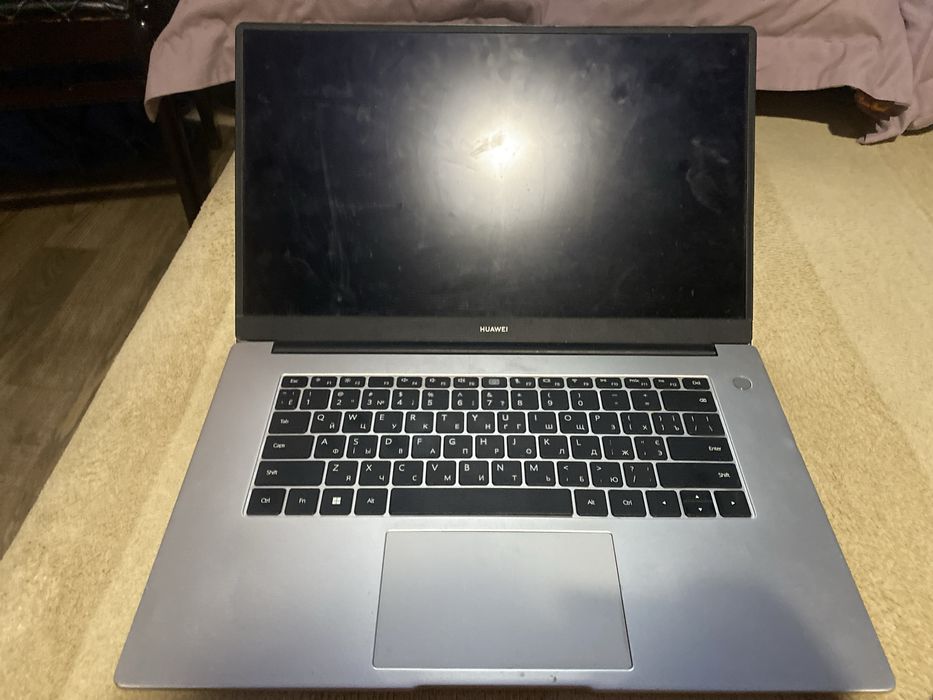 сломаный ноутбук Huawei matebook d15