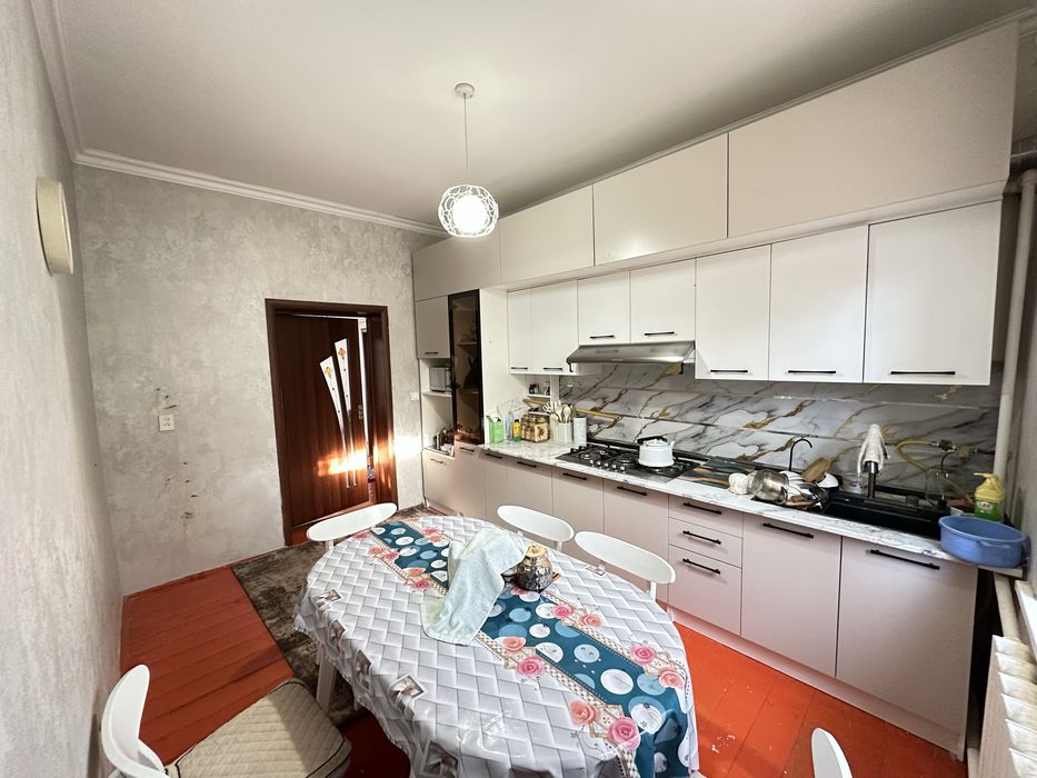 Үлкен үй сатылады.