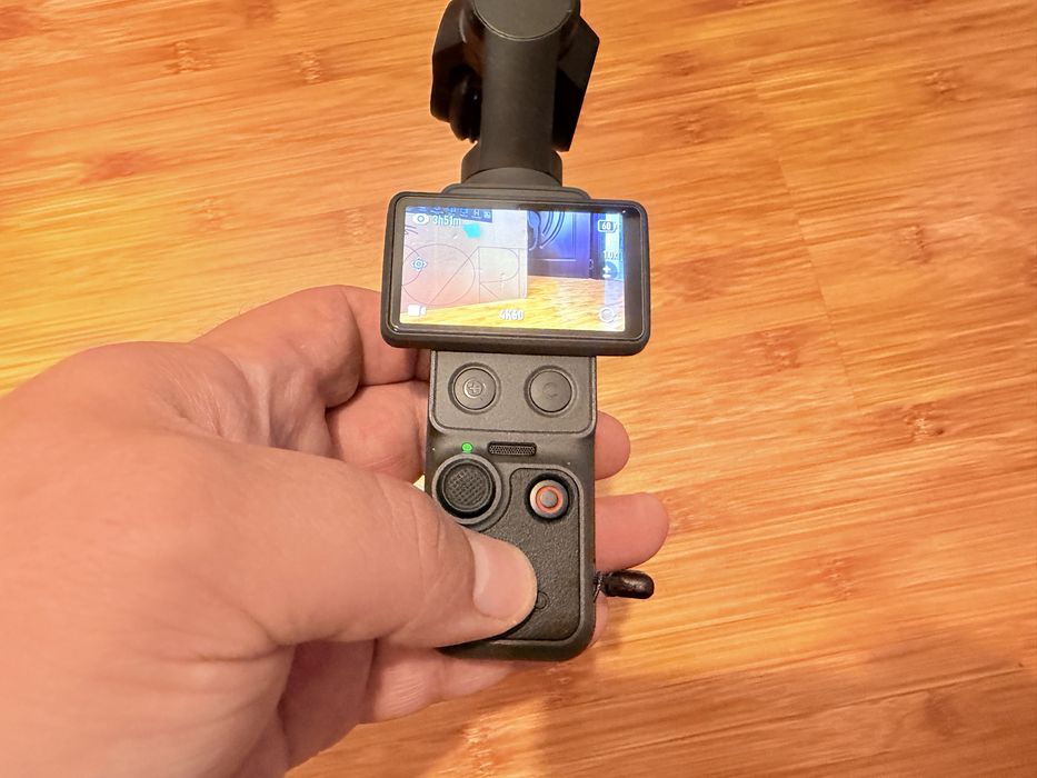 DJI Osmo Pocket 4 , ca nou, putin folosit
