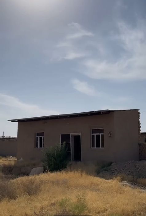 Янгибогда временкали 6 соток ховли ер сотилади. Нархи 200млн.