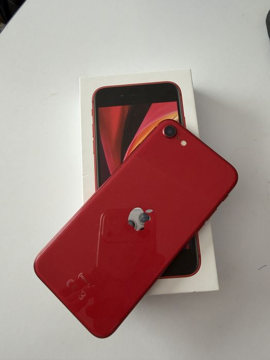 iPhone SE 2020 червен