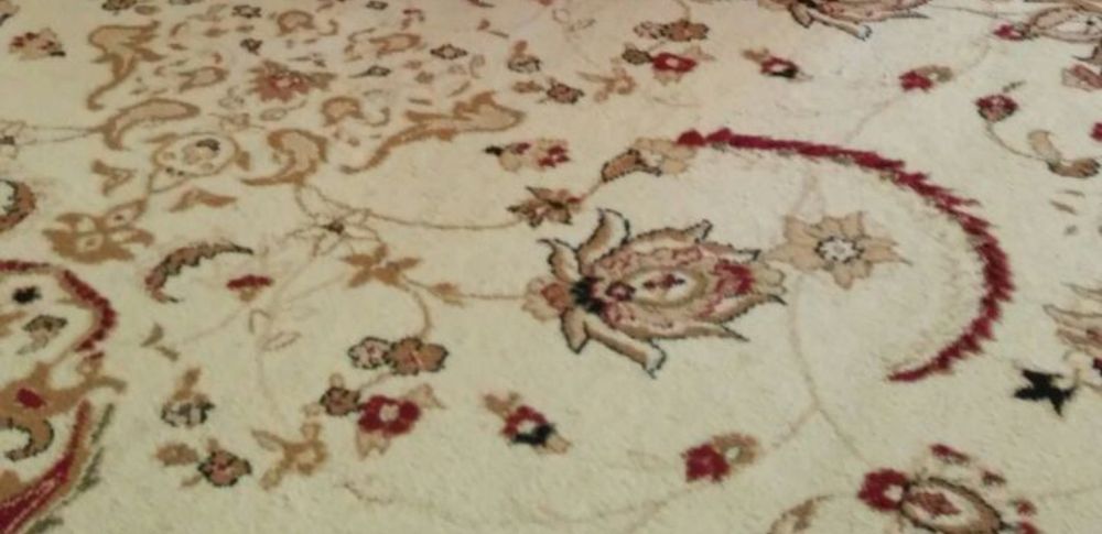 Продам ковер бежевого цвета